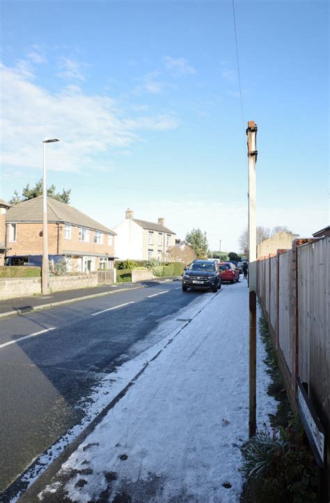 Robin Royd Lane Mirfield Habiloid Cc By Sa 2 0 Geograph Britain