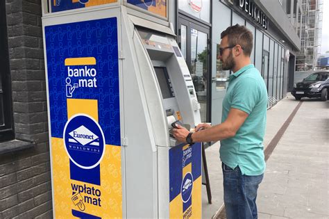 Jak wypłacić pieniądze z bankomatu Poradnik krok po kroku Poradnik