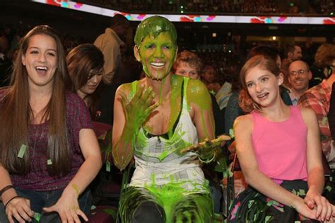 Messy Celebrity Polls: Halle Berry slimed from many angles