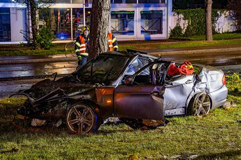 BMW Prallte In Traun Gegen Baum Lenker 19 Schwer Verletzt