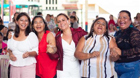 500 docentes participaron en evento por El Día de la Mujer y su rol en