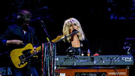 Stevie Nicks And Mick Fleetwood Pay Touching Tribute To Christine Mcvie