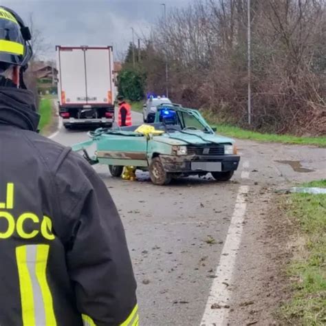 Incidente mortale Con lauto contro un palo Chi è il 28enne deceduto