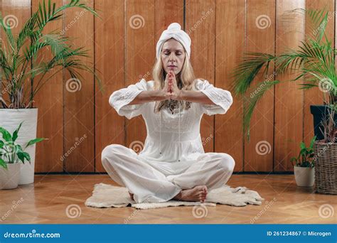 Kundalini Yoga Kriya For Energizing The Self Stock Image Image Of