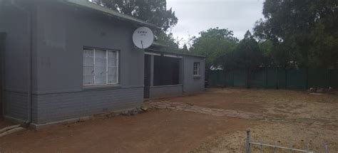 3 Bedroom House for sale in Vryburg - P24-113558770