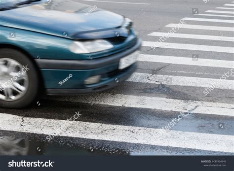 56 Unregulated Pedestrian Crossing Images Stock Photos Vectors