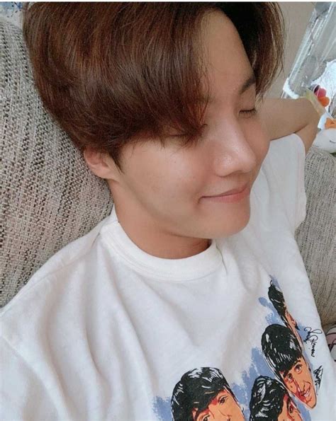 Potret Selfie J Hope Bts Tanpa Makeup Bukti Tetap Memukau