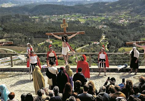 Ansi O Pousaflores Encena O Caminho Da Cruz Via Sacra Ao Vivo