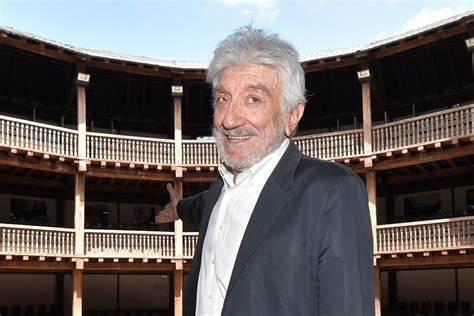 Gigi Proietti A Due Anni Dalla Morte Attende Sepoltura La Cappella Al