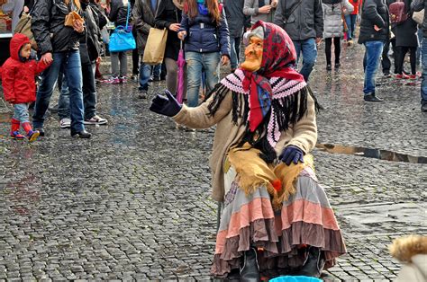 BEFANA Strega Buona Come E Dove Si Festeggia L Epifania La Vecchina