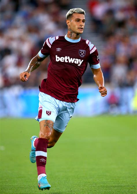 Gianluca Scamacca Se Aproxima Do Início Da Premier League Diz Chefe Do West Ham David Moyes