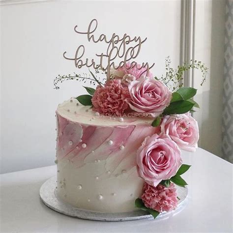 Pin de Lili Morales en pasteles | Tortas con flores naturales, Pastel ...