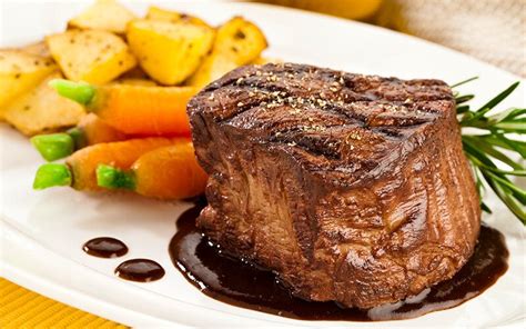 Filet Mignon with Balsamic Red Wine Sauce