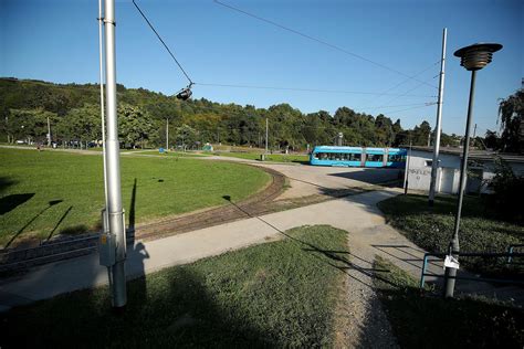 Galerija Staro zdanje tramvajskog okretišta Mihaljevac ide u zaborav