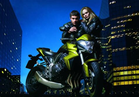 Honda Cb R As Es La Espectacular Naked Presentada En Milan