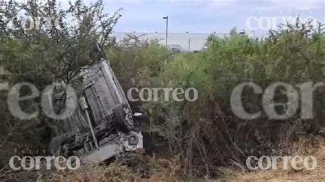 Volcadura En La Silao Guanajuato Deja A Dos Personas Con Lesiones Leves