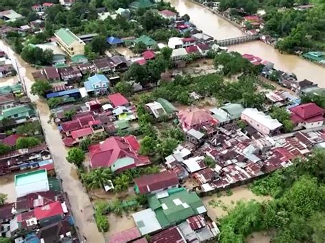 Chuvas do tufão causam mortes e inundações nas Filipinas