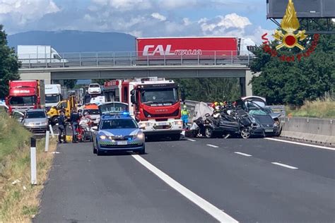 Tragico Incidente Sull A1 Quattro Morti E Diversi Feriti Tra Le