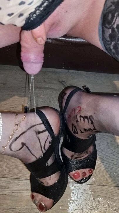 Quick Piss On My Feet Heels Shemale Amateur Amateur Porn Feat Cummy Feet Xhamster