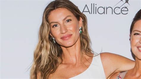 Gisele Bündchen faz rara aparição a irmã gêmea em evento