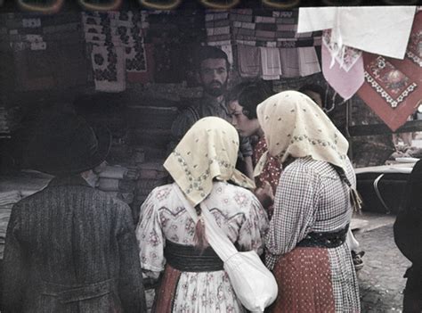 [Textile vendor, Carpathian Ruthenia] | International Center of Photography