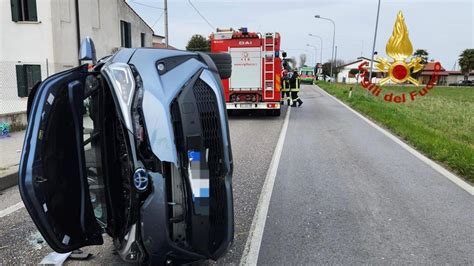 Perde Il Controllo E Finisce Fuori Strada A Correzzola Quattro Feriti