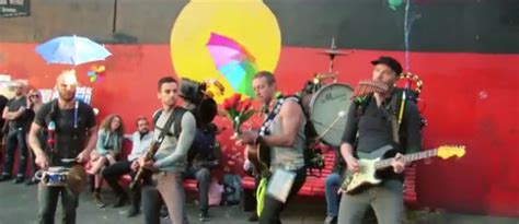 Mira El Nuevo Video De Coldplay A Sky Full Of Stars Hola Telcel