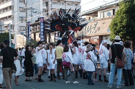 大蛇山祭り 150802大蛇山祭りと月ブルームーンと花火大会と工場夜景。 朱澄賢一 Flickr