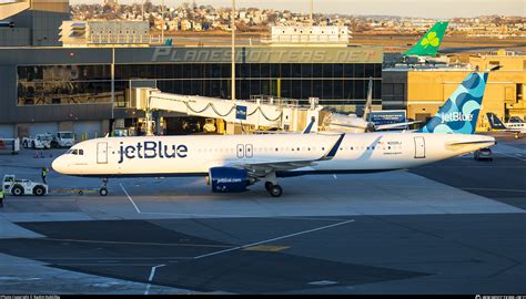 N2105J JetBlue Airways Airbus A321 271NX Photo by Radim Koblížka ID