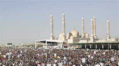 Los Rebeldes Hutíes Reivindican Un Ataque Contra Un Buque De Eeuu En El