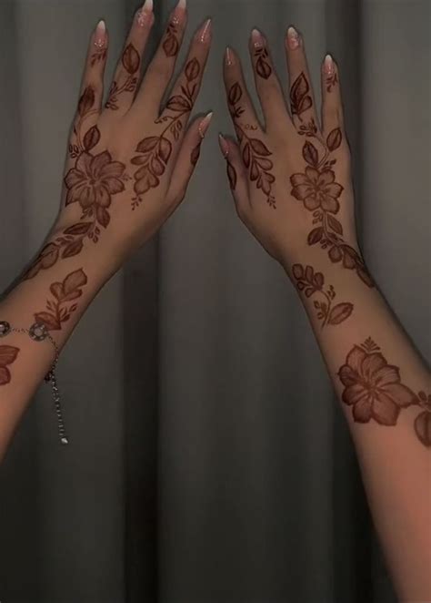 Pin By Loulou Baeulieu On Culture Henna Nails Henna Tattoo Designs