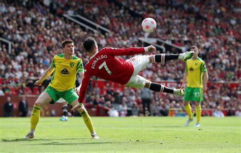 Cristiano Ronaldo Marca Hat Trick Da Carreira Em Vit Ria Do United