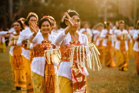 Pentingnya Melestarikan Budaya Tradisional Indonesia Bukan Sekedar