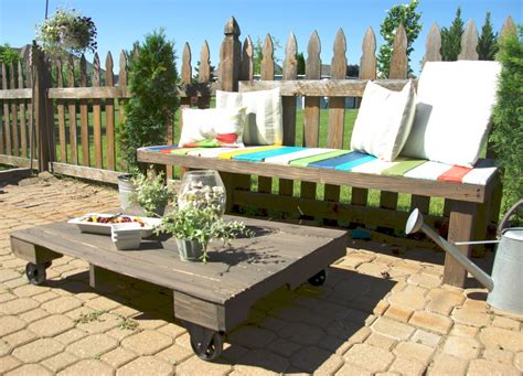 Maximize Your Outdoor Space With A Pallet Coffee Table On Wheels