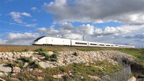 Xito En La Venta De Billetes Para Los Trenes Avril M S De En