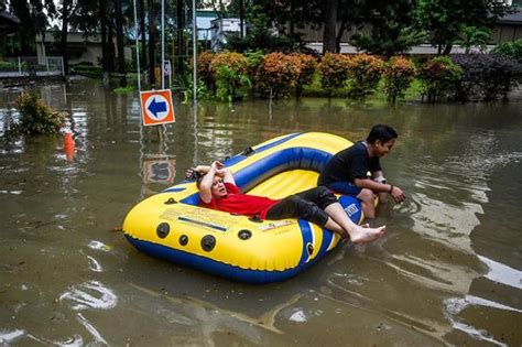 Hujan Deras Guyur Jakarta Sejumlah Titik Ibu Kota Terendam Banjir