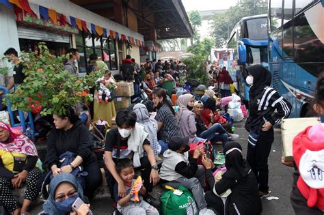 Puncak Arus Mudik Di Terminal Kampung Rambutan