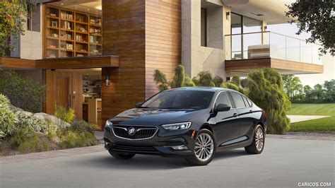 Buick Regal Sportback | 2018MY | Front Three-Quarter