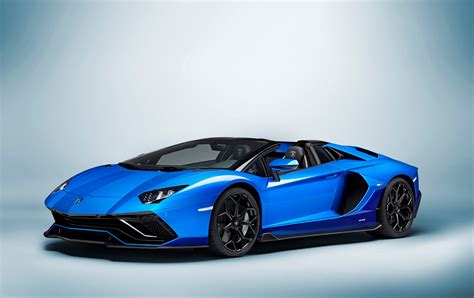 Lamborghini Unveils Final Aventador Maxim