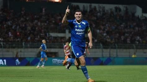 Foto Nick Kuipers Waspadai Striker Arema FC Dia Top Skorer Liga