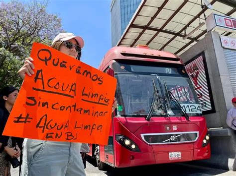 La Jornada Bloquean Insurgentes Exigen Resolver Olor A Gasolina En