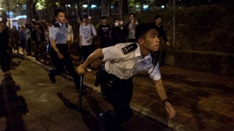 香港旺角再起警民冲突 28人被捕 Bbc News 中文