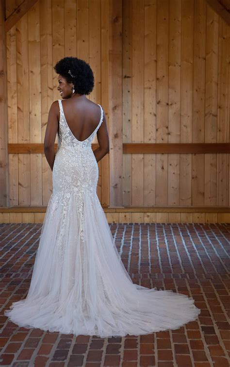 Sexy Lace Fit And Flare Bridal Gown True Society