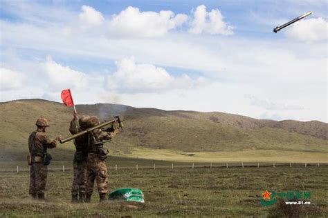 解放軍高炮部隊「群射擊」打高速靶機 每日頭條