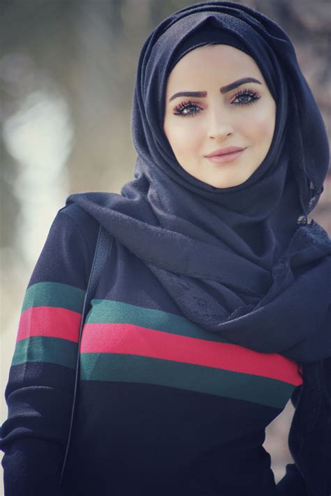 Pin By Mai Fakhouri On Photography Hijab Fashion Fashion Persian Girls