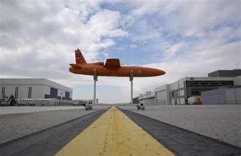 Turkey Converts Şimşek Target Drone Into Kamikaze Uav