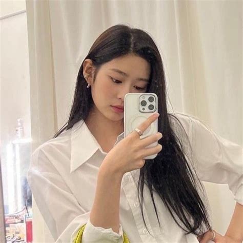 Pin Oleh Silver Di Minju Hyewon Gadis Cantik Selebritas Foto