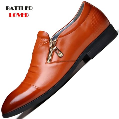 New 2022 Flat Classic Men Dress Shoes Genuine Leather Wingtip Carved Italian Formal Oxford