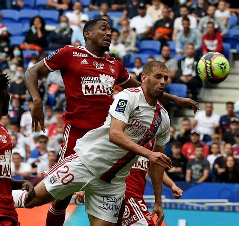 Football Ligue Accroch Par Brest Lyon D J Dans Le Doute