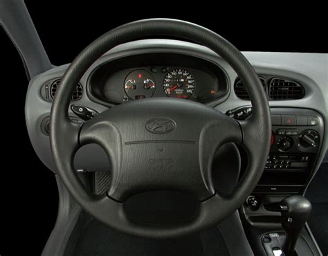 2000 Hyundai Elantra - Specs, Prices, MPG, Reviews & Photos | Cars.com